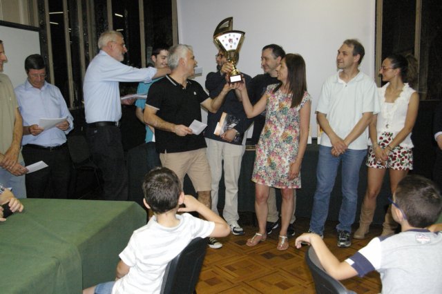 _06_16_041legnanocarroccio2squadra.jpg