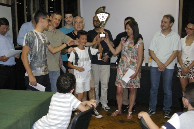 _06_16_043legnanocarroccio2squadra.jpg
